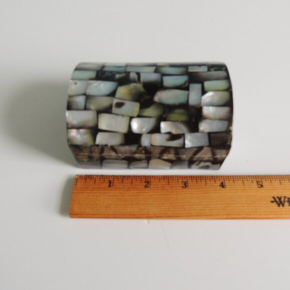 Small Black Lacquered Abalone Shell Box - Picture 7 of 7